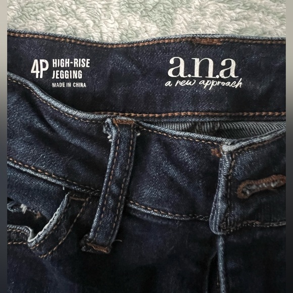 a.n.a. High-Rise jegging - Picture 3 of 3